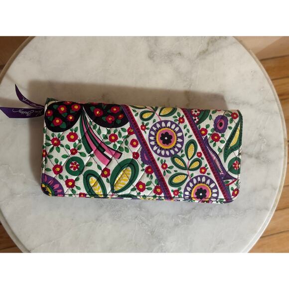 Vera Bradley | Viva Le Vera Pattern Quilted Accordion Wallet - Picture 2 of 12